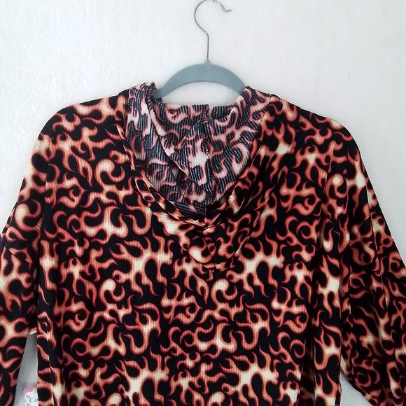 Yummy Soft Plus‎ Size Cropped Hoodie Size 2X in Black Orange Red Flame Design - Picture 7 of 10